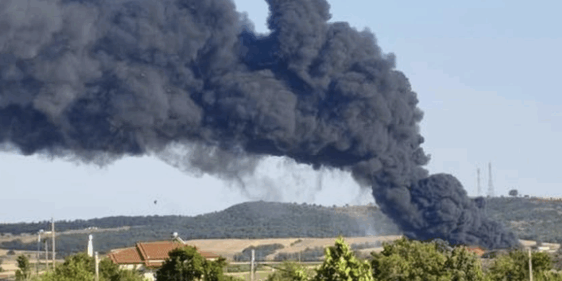 Μεγάλη φωτιά σε εργοστάσιο στην Αλεξανδρούπολη – Μήνυμα του 112